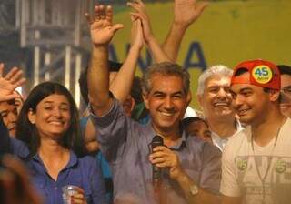 Reinaldo comemora a vitória sobre Delcídio, no segundo turno das eleições (Foto: Alcides Neto)