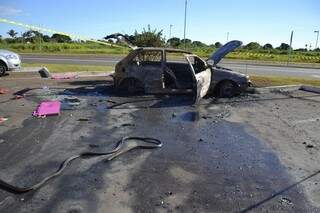 Veículo ficou destruído. (Foto: Pedro Peralta)