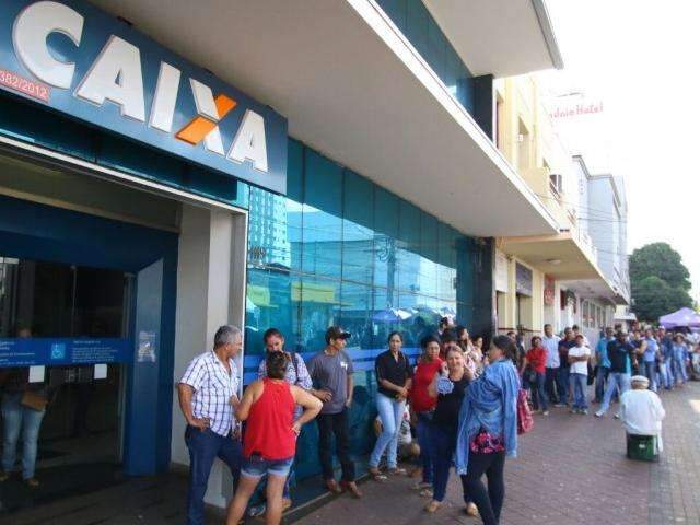Com feriado sexta, ag&ecirc;ncias da Caixa abrem &agrave;s 9h para saque do FGTS