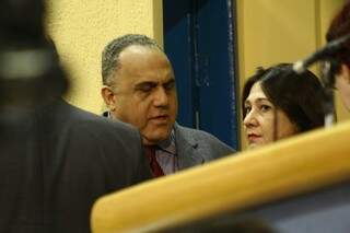Jamal, que conversa com Luiza, pode ser alvo de investigação por falsa comunicação de crime (Foto: Marcos Ermínio)