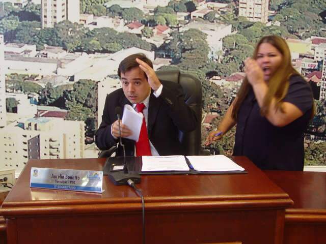  Vereador que levou sapatada vai enfrentar cassa&ccedil;&atilde;o em Dourados