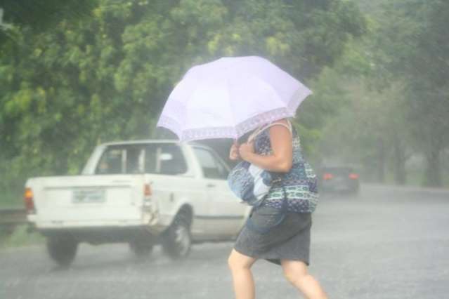 Chuva r&aacute;pida surpreende, mas n&atilde;o reduz calor intenso de 35&ordm; na Capital
