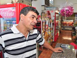 Dono de supermercado no bairro Cophavila 2, o comerciante Luzimar Donizete Pereira da Costa estima impacto de até R$ 200.