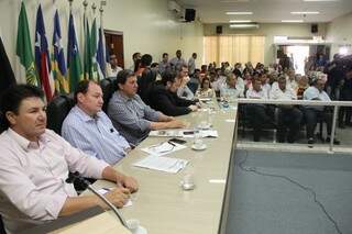 Prefeitos de cidades atingidas pela chuva participaram da reunião (Foto: Chico Ribeiro/Divulgação)