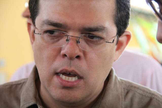 Olarte afirma que faltam &ldquo;fundamentos&rdquo; e que cassa&ccedil;&atilde;o &eacute; coisa da oposi&ccedil;&atilde;o