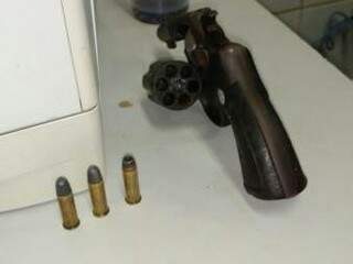Arma utilizada no crime foi a mesma arma usada para matar Gilson (Foto: divulgação/Batalhão de Choque) 