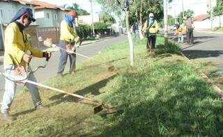 Trabalhos de limpeza acontecem em bairros da Capital para evitar proliferação do mosquito. (Foto:Divulgação)