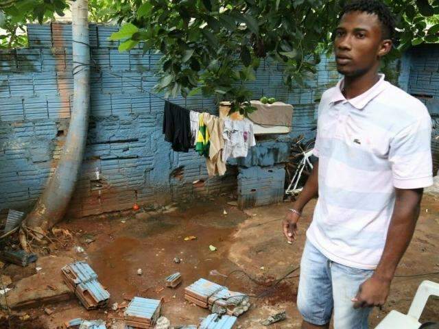 Muro cai sobre mulher enquanto estendia roupa