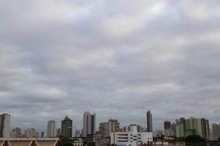 Sábado amanhece nublado na Capital e deve permanecer parcialmente nublado em todo o estado (Foto: Fernando Antunes)