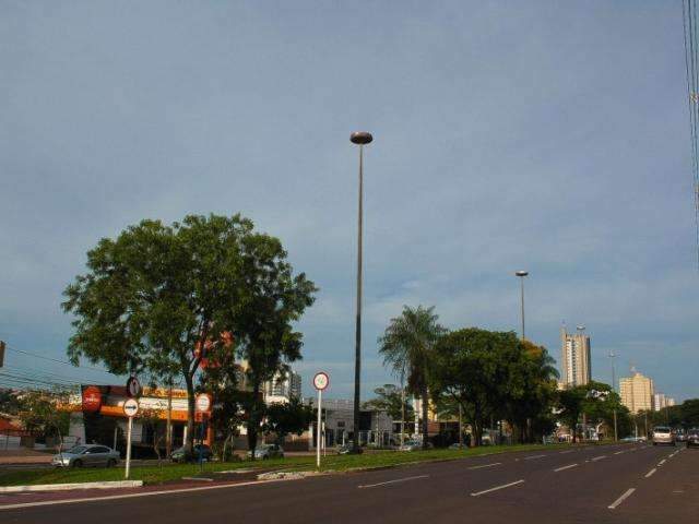Segunda-feira come&ccedil;a com c&eacute;u nublado e m&aacute;xima hoje pode chegar aos 31&deg;C