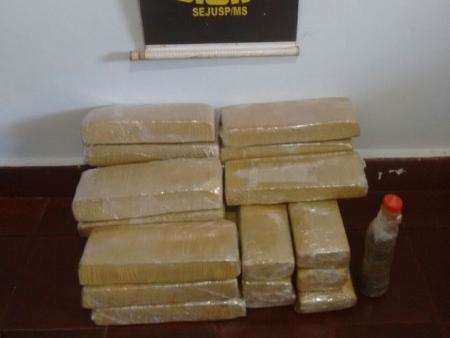 Adolescente de 16 anos &eacute; apreendido com 23 kg de maconha em &ocirc;nibus