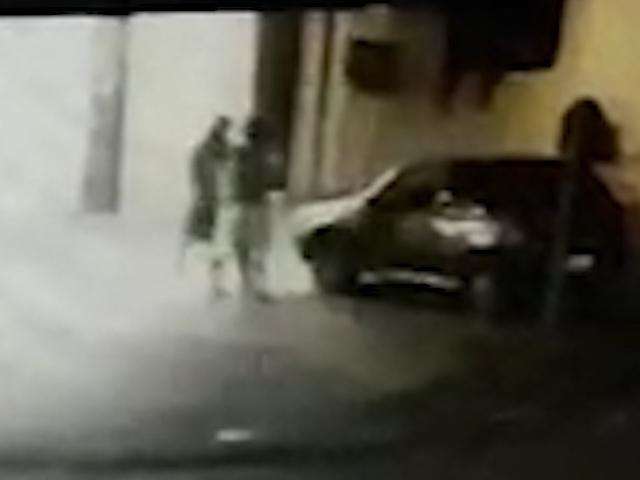 Imagens mostram v&iacute;tima do &quot;tribunal do crime&quot; ao ser rendida em mercado