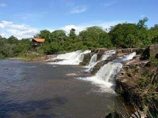 Com nova rota de turismo, Rio Negro poderá receber novos visitantes em suas 48 cachoeiras (Foto: Sebrae - Divulgação)