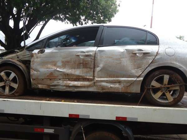 Em fuga, jovem atropela dois motociclistas e &eacute; preso com maconha