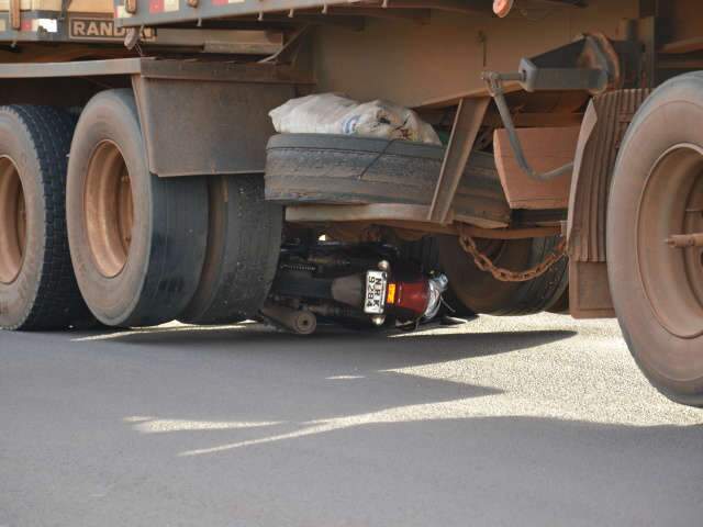  Motociclista morto na rodovia foi arrastado por 20 metros 