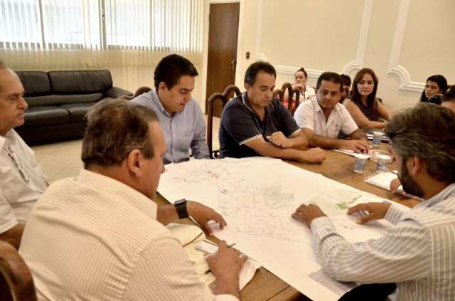 Grupo inicia projeto que prev&ecirc; confinamento de at&eacute; 30 mil bovinos