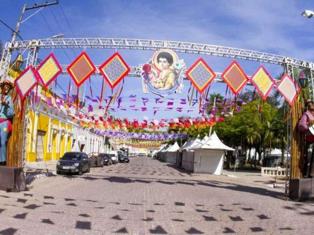 Concurso de Andores abre arraial de S&atilde;o Jo&atilde;o que ainda tem Jo&atilde;o Neto e Frederico