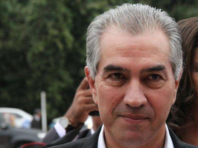 Governador entrega cobertores e inaugura obras em Maracaju
