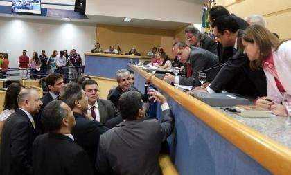 Vereadores votam um projeto e um veto do poder executivo 