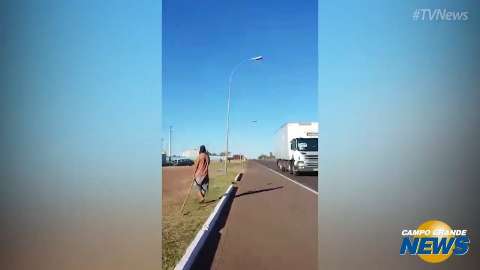 Leitor flagra crian&ccedil;as soltando pipa em avenida movimentada no Noroeste