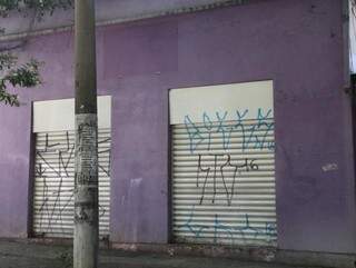 Loja fechada em Campo Grande (Foto: Marcos Ermínio)
