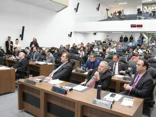 Deputados estaduais durante sessão no plenário da Assembleia (Foto: Wagner Guiimarães/ALMS)
