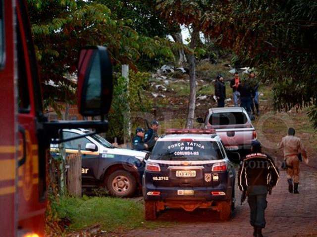 Tr&ecirc;s suspeitos de tentar roubar moto morrem em troca de tiros com a PM 