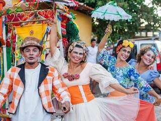 Os atores do Grupo Xama Teatro de São Luís do Maranhão, apresentam a peça &quot;A Carroça é Nossa&quot;, amanhã no Sesc Morada dos Baís. (Foto: Divulgação) 