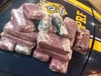 Homem de 27 anos &eacute; preso com 26 quilos de coca&iacute;na ao tentar fugir