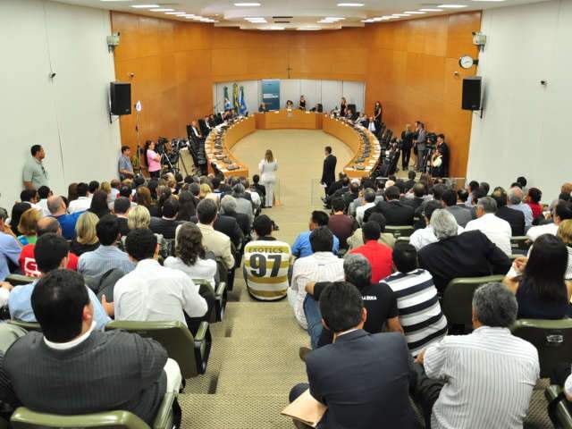  Audi&ecirc;ncia do Conselho de Justi&ccedil;a vira palanque para manifesta&ccedil;&otilde;es de entidades