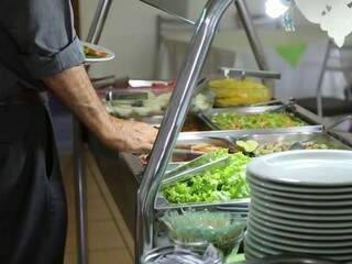 Almoçar e jantar fora de casa ficou até 7,87% mais caro, aponta pesquisa do IBGE