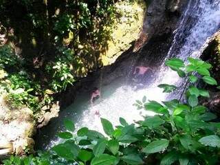 Cachoeira &quot;Buraco do Macaco&quot; em passeio turístico de Bodoquena. (Foto: Mayara Bueno/Arquivo).