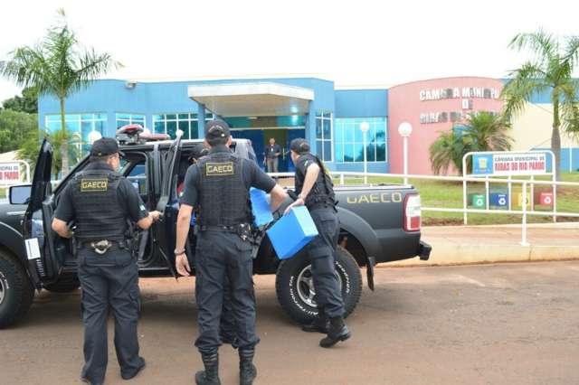 Juiz  volta a afastar vereadores envolvidos na "farra das di&aacute;rias"