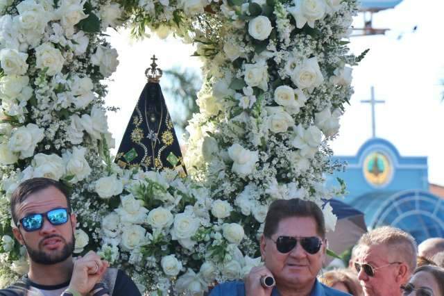 Prociss&otilde;es por Aparecida tomam as ruas e pedem aten&ccedil;&atilde;o a necessitados