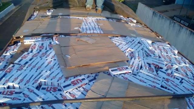 Carreta carregada com cigarros ilegais &eacute; apreendida na BR-359