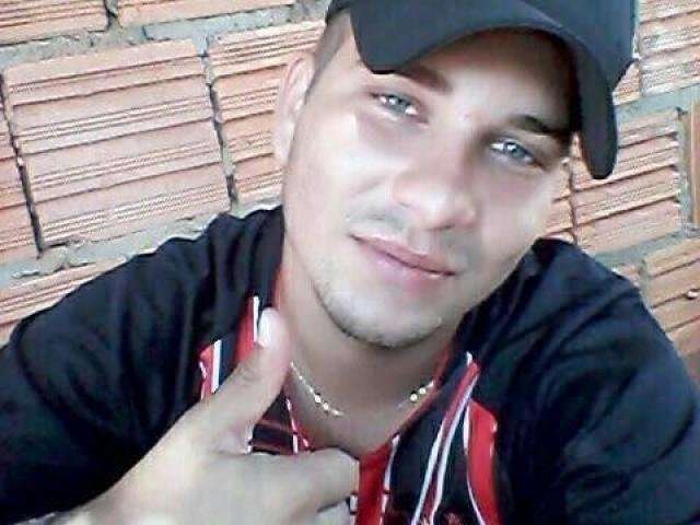 Fam&iacute;lia de jovem morto pelas costas protesta contra absolvi&ccedil;&atilde;o de r&eacute;u
