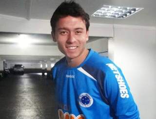 Atleta já vestiu a camisa do time mineiro nesta segunda. (Foto: Site oficial Cruzeiro)