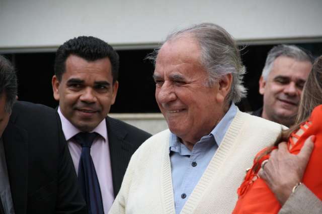 Aos 82 anos, ex-prefeito Juv&ecirc;ncio passa mal e enfrenta demora no atendimento