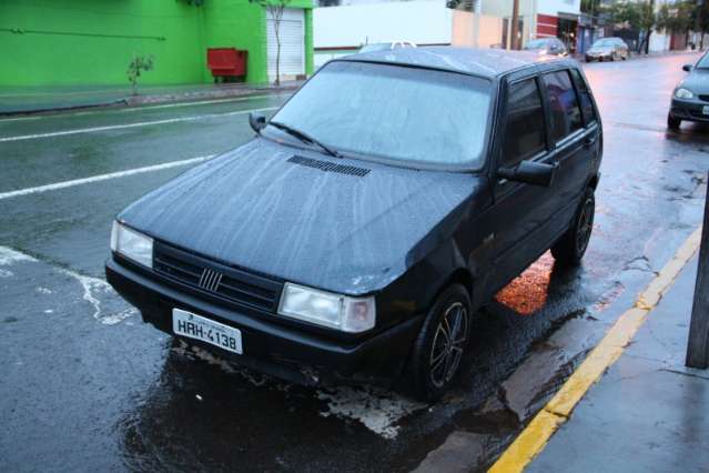 Homem vai a vel&oacute;rio de PM e tem carro furtado na Bandeirantes
