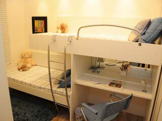 Conjunto de guarda-roupa, duas camas e mesa de estudo tem lance inicial fixado em R$ 3.9 mil.