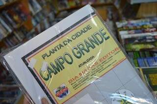 O único informativo de localização na cidade é com a planta de Campo Grande vendida em bancas de revista. (Foto: Thailla Torres)