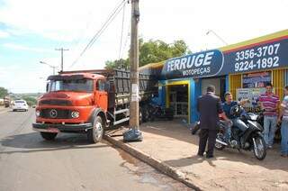 Proprietário da loja diz que prejuízos podem ter chegado  a R$ 15 mil, não houve vítima (Foto: Simão Nogueira)