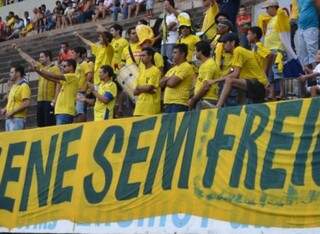 Torcedor com a camisa do clube ou amarela, paga apenas R$ 3 no ingresso minutos antes na bilheteria do estádio 