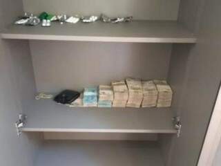 Parte do dinheiro apreendido em armário na casa do empresário Jamil Name, no dia 27 de setembro. (Fotos: Divulgação Gaeco)