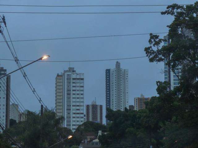 Depois de temporal, sol continua escondido e previs&atilde;o &eacute; de mais chuva