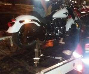 Harley de R$ 70 mil  sem placas &eacute; apreendida em blitz na Afonso Pena
