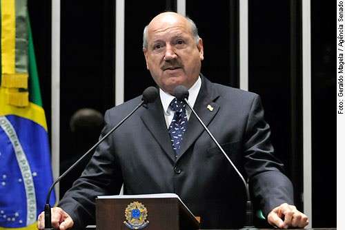 Senador Luiz Henrique da Silveira morre em Joinville