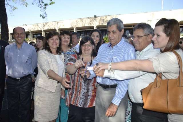 Em prol das mulheres, governador entrega 30 ve&iacute;culos para 21 munic&iacute;pios