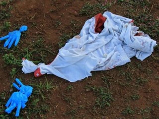 Local onde vítima morreu e outra foi baleada após briga de trânsito na madrugada de ontem (Foto: Saul Schramm)
