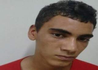 Jovem que usou arma de choque para roubar idoso deficiente é detido pela PM Jovem que usou arma de choque para roubar idoso deficiente é detido pela PM